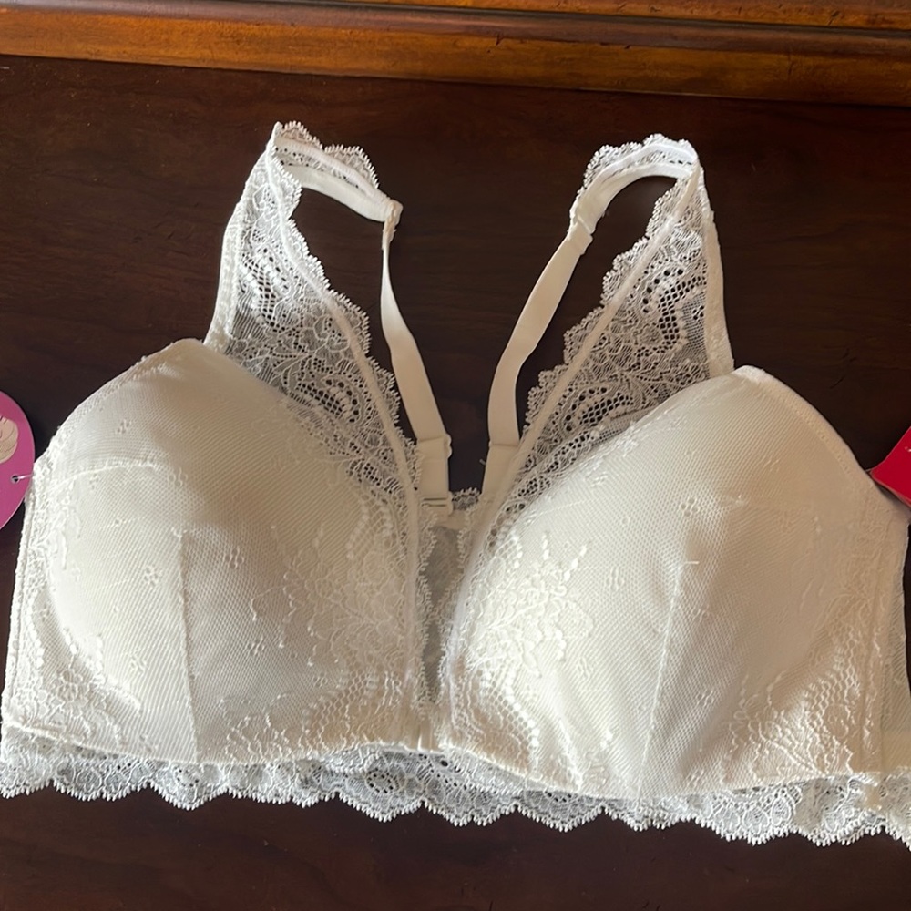 NWT Spanx Undie-Tectable Lace Bra